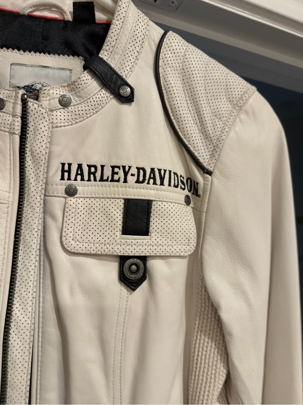 Harley-Davidson Women's Cream Leather Biker Jacket with Black Accents - Picture 7 of 11